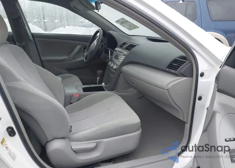 2011 Toyota Camry z USA, uszkodzony, nr VIN 4T1BF3EK2BU582435